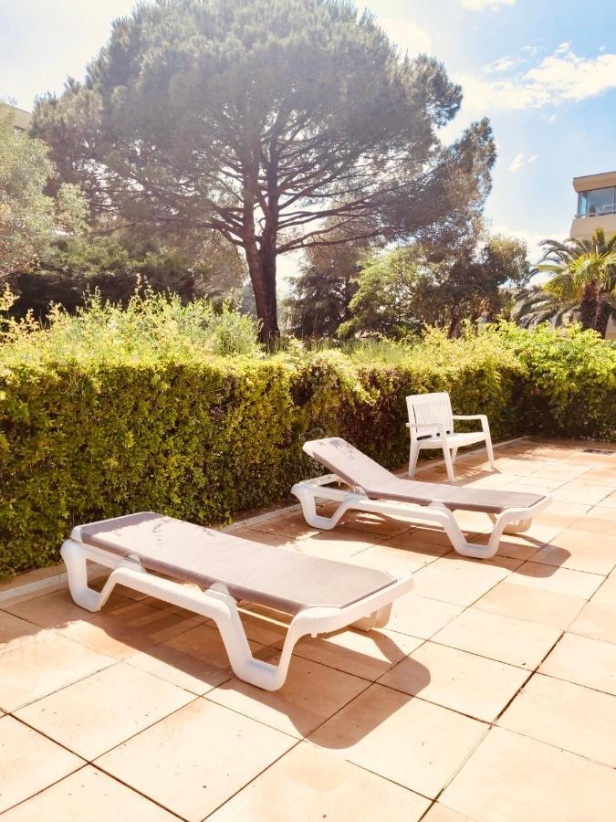 Mandelieu Grand Studio Avec Piscine Et Proche De La Mer Mandelieu-la-Napoule Exterior foto
